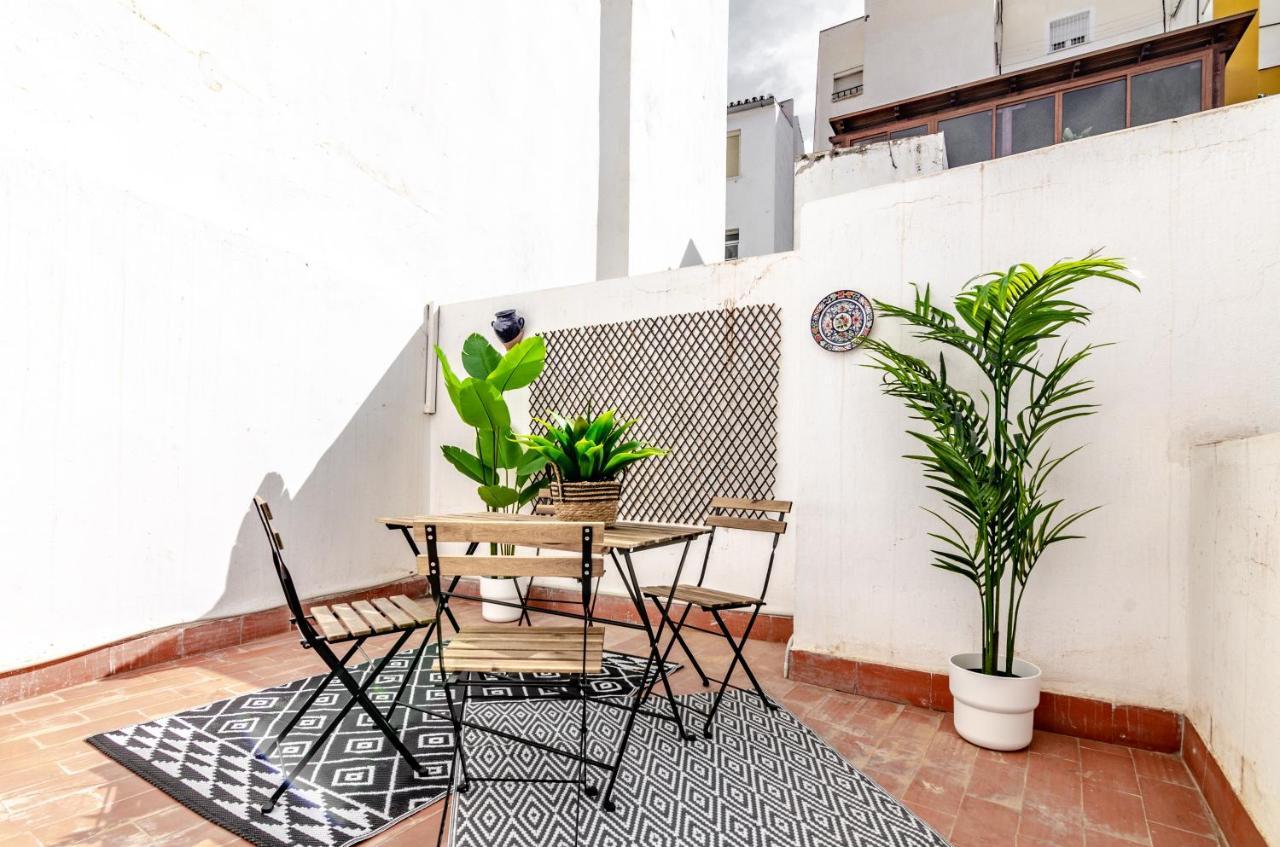 Wintowinrentals Your Home Steps From The Center マラガ エクステリア 写真