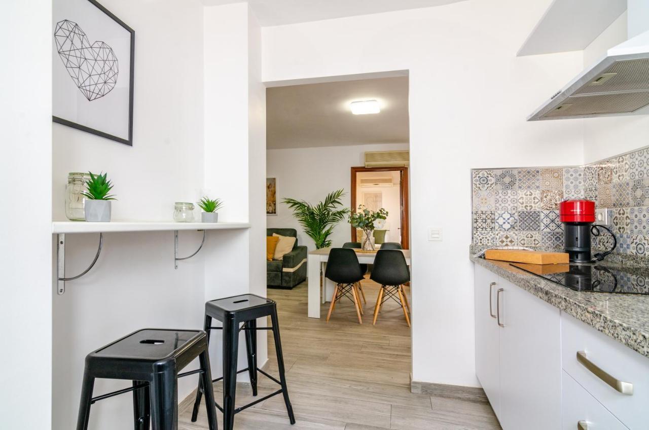Wintowinrentals Your Home Steps From The Center マラガ エクステリア 写真