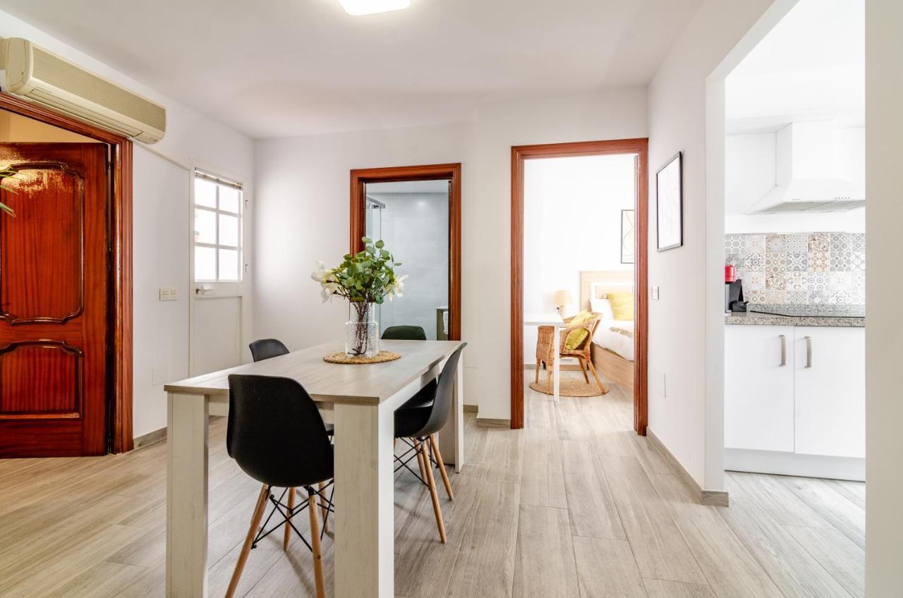 Wintowinrentals Your Home Steps From The Center マラガ エクステリア 写真