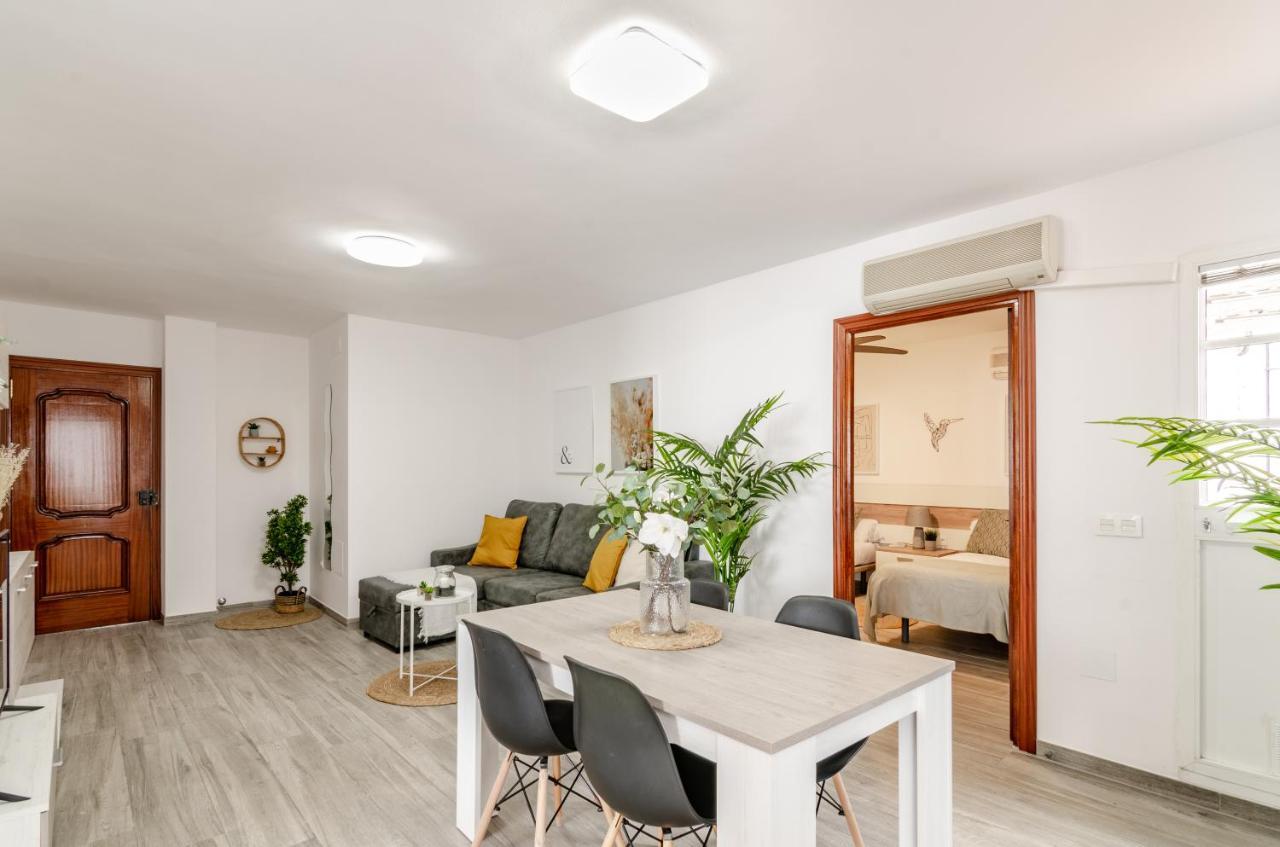 Wintowinrentals Your Home Steps From The Center マラガ エクステリア 写真