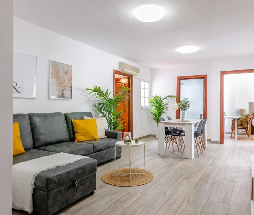 Wintowinrentals Your Home Steps From The Center マラガ エクステリア 写真