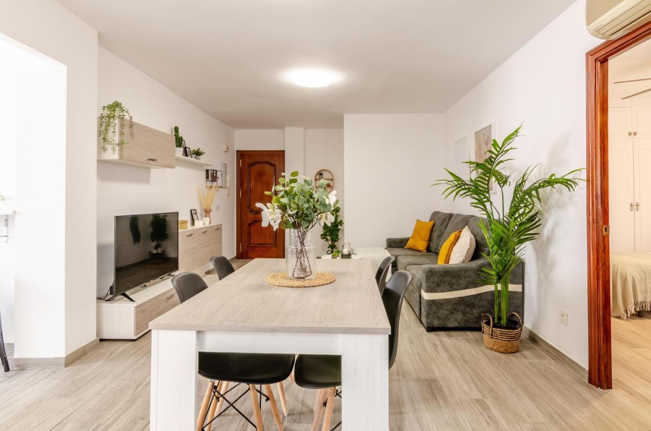 Wintowinrentals Your Home Steps From The Center マラガ エクステリア 写真