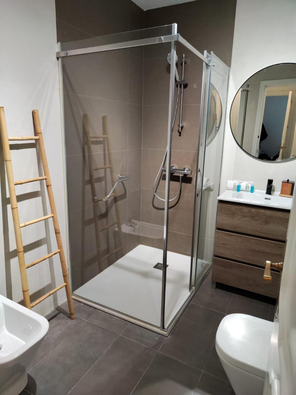 Wintowinrentals Your Home Steps From The Center マラガ エクステリア 写真