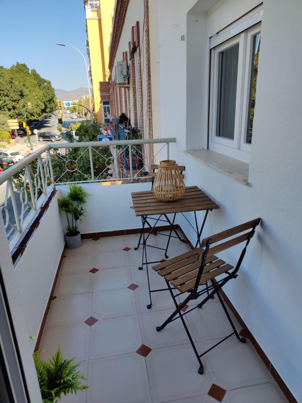 Wintowinrentals Your Home Steps From The Center マラガ エクステリア 写真